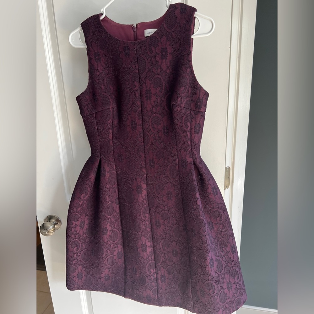 CalvinKlein size 4 structured purple/burgundy cocktail dress